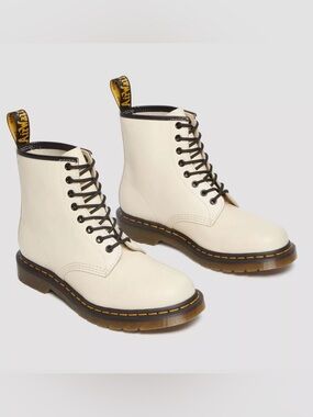 NWT Dr Martens 1460 Women’s Smooth Leather Lace Up Boots White